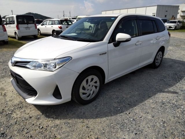 3926 Toyota Corolla fielder NKE165G 2018 г. (LUM Fukuoka Nyusatsu)